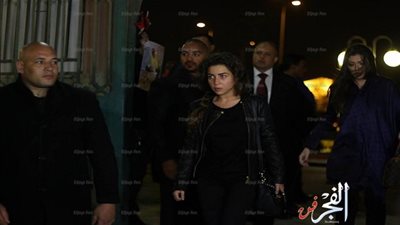 وصول يسرا ومي عز الدين لعزاء 