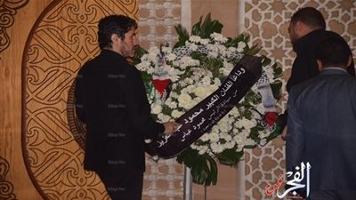 الرئيس الفلسطيني يرسل باقة من الورود للفنان الراحل محمود عبدالعزيز (صور) 