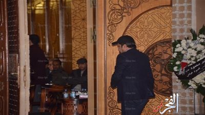 بوسي وهنيدي يصلان عزاء 