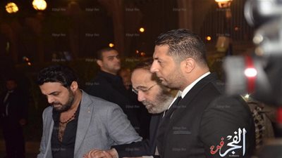 محمود ياسين وعزت أبوعوف وحكيم في عزاء 