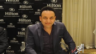 شاهد.. مصطفى قمر يتدرب على الرقص في كواليس 