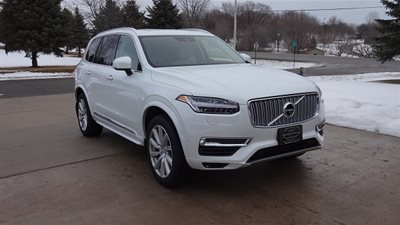 فولفو XC90 T8 المزودة بمحرك هجين تفوق التوقعات