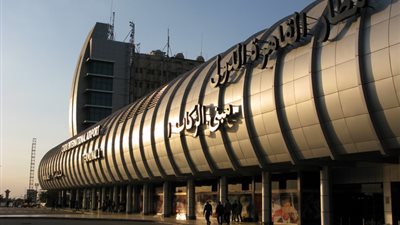 وزير خارجية اليونان يصل القاهرة للقاء نظيره المصري