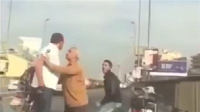 مشاجرة بين مصريين في الشارع وخليجي يشجعهما على 