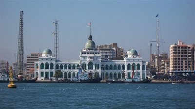 ميناء بورسعيد يستقبل 37 سفينة