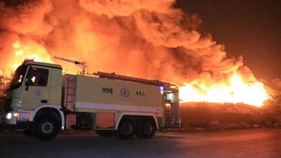 حريق هائل يلتهم مستودعات بالسعودية