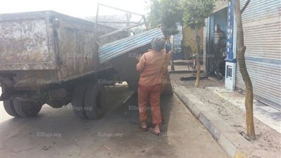 حملة مكبرة لإزالة الإشغالات وإخلاء العقارات الأيلة للسقوط في دسوق (صور)