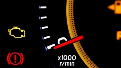 تعرف على أسباب إضاءة إشارة فحص المحرك على لوحة القيادة؟
