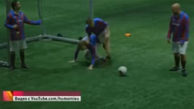 مباراة كرة قدم تحت تأثير الكحول.. والنتيجة صادمة! (فيديو)