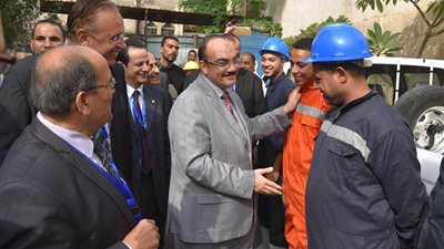محافظ الإسكندرية يتفقد شركة مياه الشرب واستعداداتها لمواجهة الأمطار