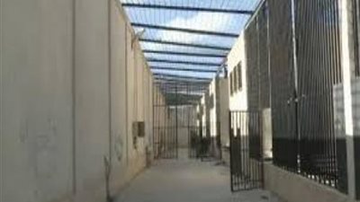 متهم في التخابر مع حماس يحاول حرق مستشفى سجن طرة 