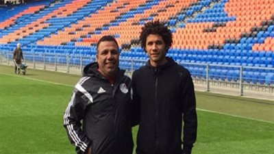 على غرار رونالدو.. والد النني ولاعبو الكرة المصرية يخوضون تحدي المانيكان (فيديو)