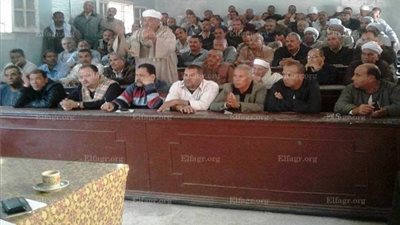 اجتماع موسع لوقف التعديات على الأراضي في 