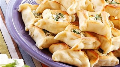 طريقة بسيطة لعمل فطائر الجبن اللذيذة