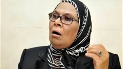 آمنه نصير تًحذر من الإسراف في استخدام مواقع التواصل الاجتماعي