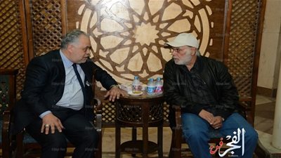 أشرف زكي وهنيدي وعبدالغفور في عزاء السيناريست عبدالله حسن (صور)