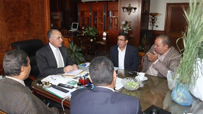 وزير الري يبحث استخدام أساليب حديثة لتوفير المياه فى الزراعة