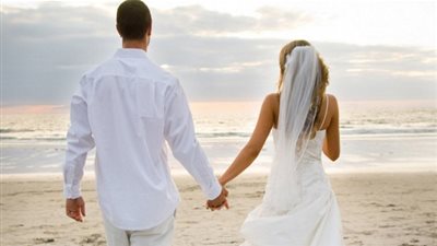 دراسة تكشف فارق العمر المثالي بين الزوجين!