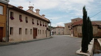 ملياردير أسباني يتبرع بكامل ثروته لأهالي قريته