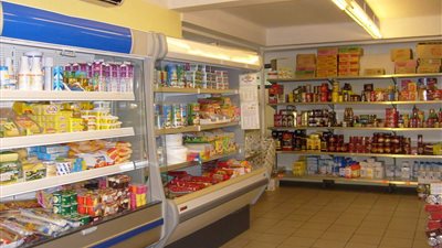 لهذه الأسباب خفضت المولات أسعار السلع في 