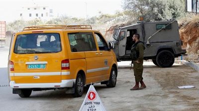 الاحتلال يغلق قرى برام الله تزامنا مع حريق 