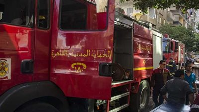 الدفع بـ18 سيارة إطفاء للسيطرة على حريق سوق الجمعة