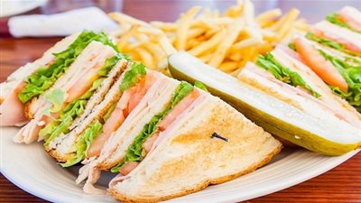 طريقة تحضير التوست الفرنسي بالتيركي المدخن والبيض