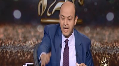 عمرو أديب يشن هجومًا حادًا على قطر 