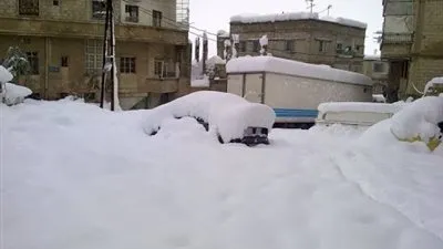 العواصف الثلجية تجتاح شوارع السعودية (فيديو)