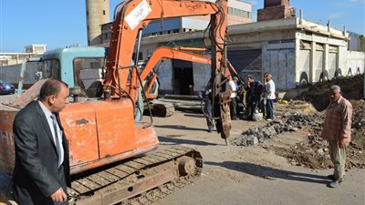 جولة تفقدية لمحافظ كفر الشيخ بالطرق والميادين وخطوط الصرف الصحي الجديدة (صور)