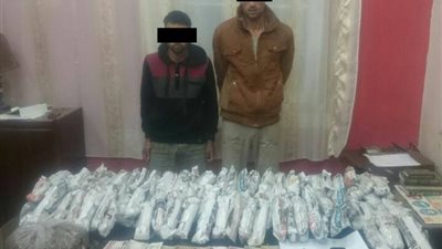 ننشر تفاصيل القبض على عاطلين فى ميت غمر وبحوزتهم 106 لفافة بانجو وسلاح ناري 