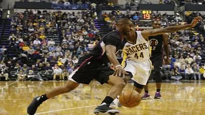 إنديانا يلقن كليبرز أسوأ هزيمة في دوري السلة الأمريكي