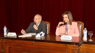 وزيرة الهجرة تلتقي الطلبة المتفوقين بالجامعات في مؤتمر 