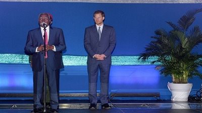 غضب من الأمير هاري بعد وقوفه دقيقة حداد على وفاة كاسترو 