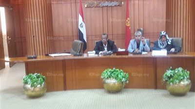 مناقشة اللائحة التنفيذية لقانون الخدمة المدنية ببورسعيد (صور)