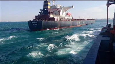 الإسكندرية اليوم.. وفاة ضحية الأسود.. تعويم السفينة الجانحة بميناء الدخيلة 