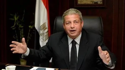 وزير الشباب يلتقي طلاب الجامعة الكندية ويشهد تدشين حملة 