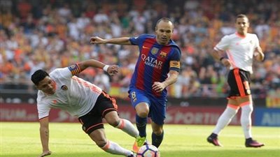 إنريكي يحسم مصير إنييستا من موقعة الكلاسيكو