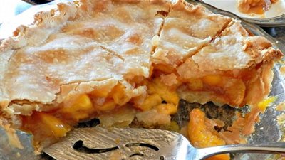 كريقة تحضير فطيرة الخوخ بالكريمة الحامضة