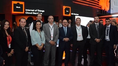 وزيرالاتصالات يتفقد جناح أورانج بمعرض 
