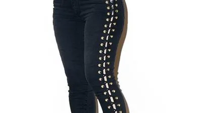 إطلالة عصرية ومليئة بالأنوثة من البنطلون ذو الأربطة  (صور)