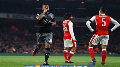 محمد النني يخرج مصابا أمام ساوثهامتون (فيديو)