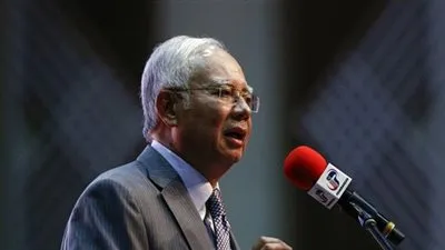 رئيس وزراء ماليزيا يحذر من 