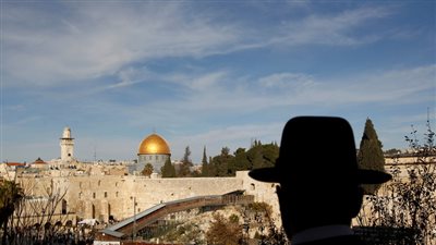 اختراق قناتين إسرائيليين وبث مقاطع الآذان  