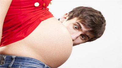 الرجال أيضاً يعانون من آثار الحمل!