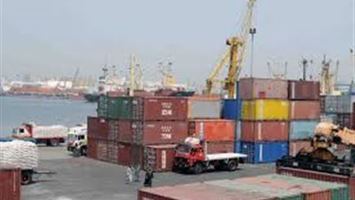 فتح مينائي الإسكندرية والدخيلة عقب تحسن الأحوال الجوية