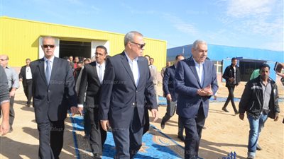 وزير التجارة: مصنع طاقة جديد لتشغيل ألفي و300 شاب بقنا (صور)