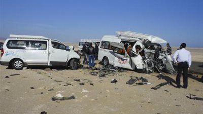 إسعاف قنا: مصرع وإصابة 18 في تصادم سيارتين ميكروباص 