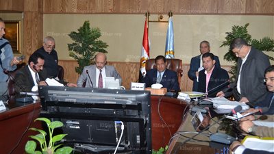 محافظ الغربية يوجة رؤساء المدن والأحياء بالأستماع لشكوى المواطنين ( صور )