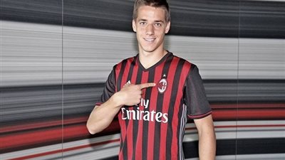 الدوري الإيطالي.. فوز قاتل لميلان يعقد ديربي لاتسيو وروما (فيديو)